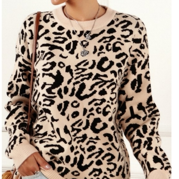 NWT Leopard Print Crew Neck Sweater - Picture 2 of 4
